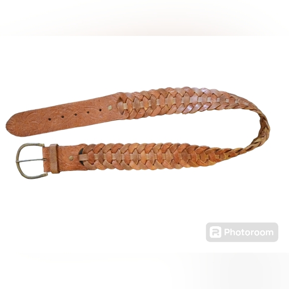 Fossil leather belt, chain woven, tooled flowers on end. Womens. Size Medium. - Picture 2 of 8